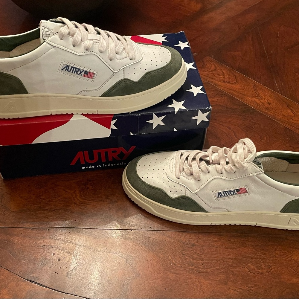 Men's NWT Autry Medalist Sneakers